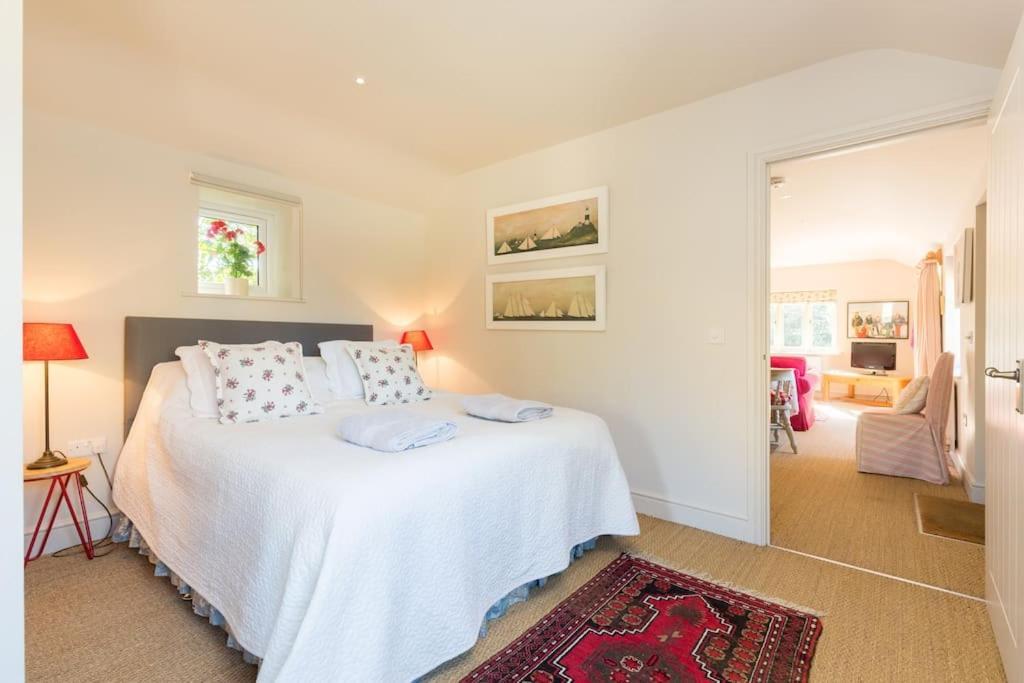 Charming Cottage Surrounded By Idyllic Garden In Peaceful Location In Central צ'רלבורי מראה חיצוני תמונה