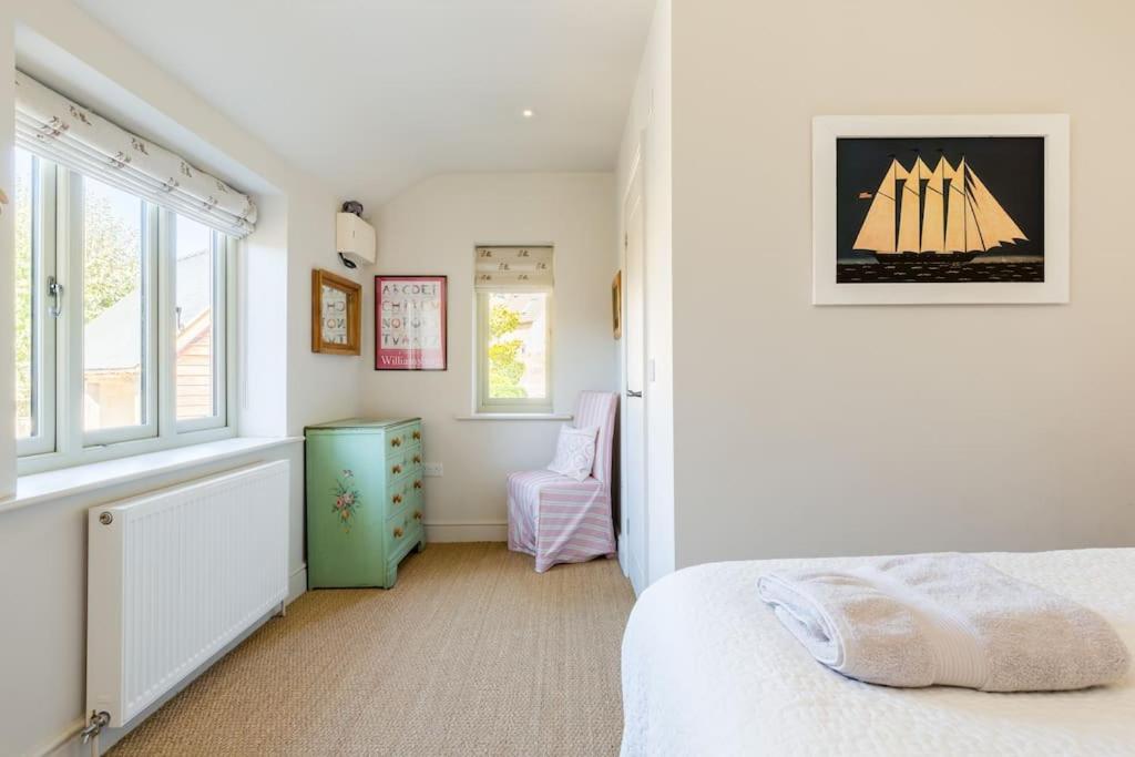 Charming Cottage Surrounded By Idyllic Garden In Peaceful Location In Central צ'רלבורי מראה חיצוני תמונה