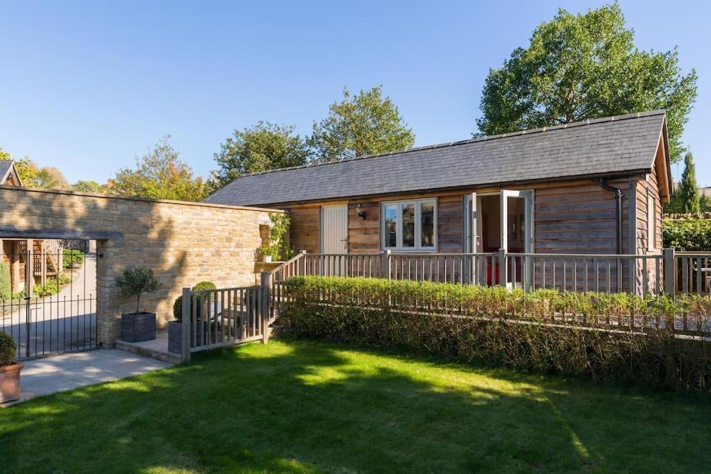 Charming Cottage Surrounded By Idyllic Garden In Peaceful Location In Central צ'רלבורי מראה חיצוני תמונה